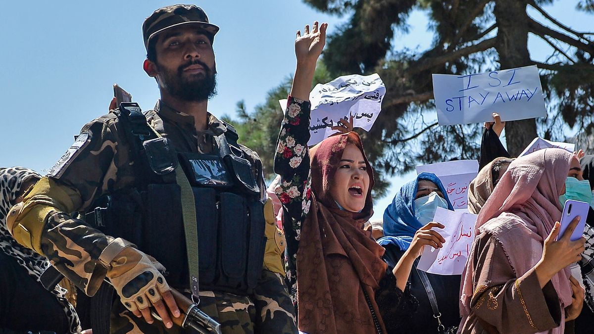 Tálibán ukázal, že odpor nestrpí. Pátrá po rozehnaných demonstrantech