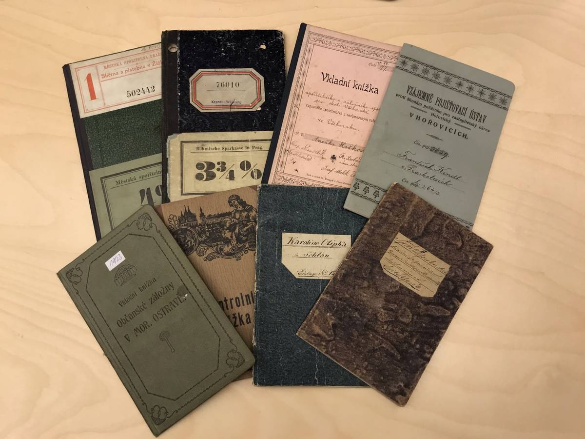 Historické vkladní knížky.