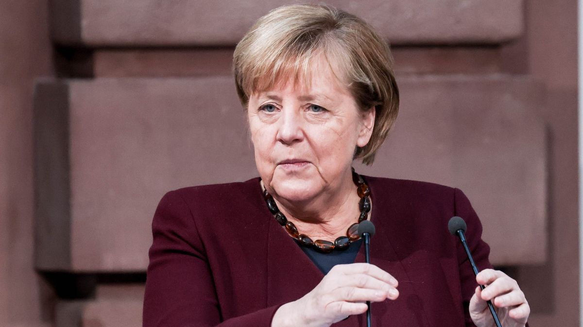 Merkelová vyzvala Putina k akci ohledně situace na polsko-běloruské hranici