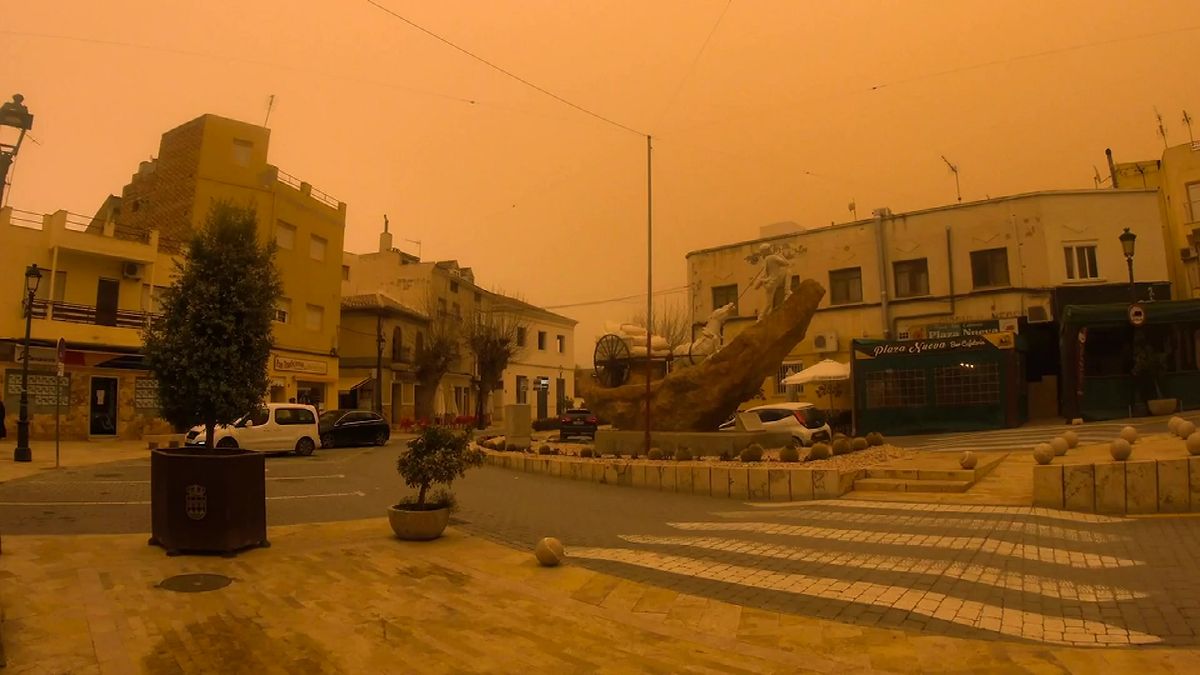 Video: „Jako na Marsu.“ Písek ze Sahary zasype Evropu