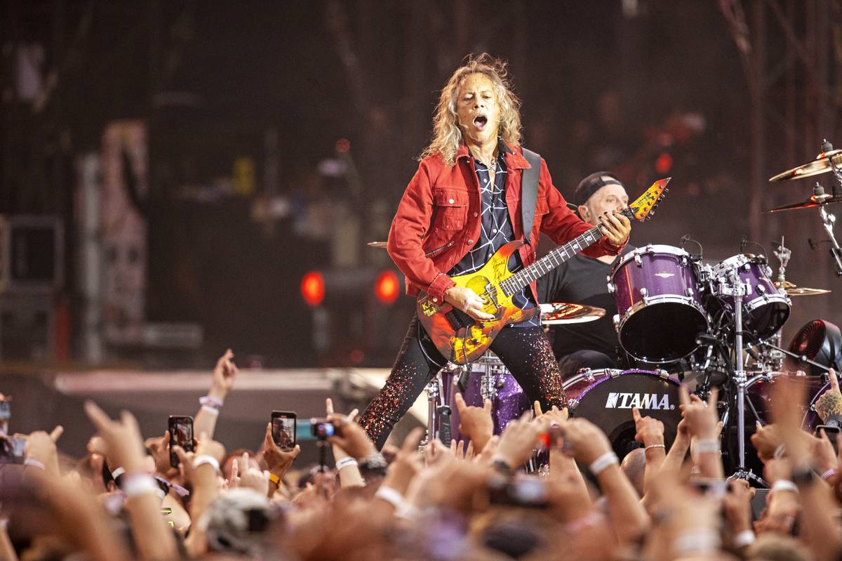 Kytarista Kirk Hammett využívá efekty od českého vývojáře Antonína Salvy z Českých Budějovic.