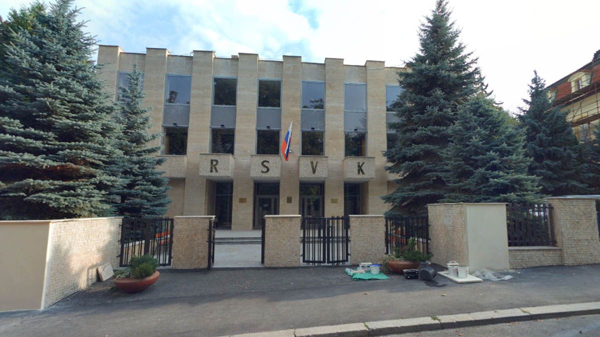 Moskva si kvůli útoku na Ruský dům v Praze předvolala českého velvyslance