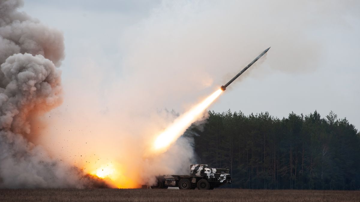 Rusko váže protivzdušnou obranu Ukrajiny raketami bez nálože, tvrdí Kyjev