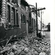 Škody na budovách byly rozsáhlé, všechny čtyři hlavní nemocnice nebyly schopny provozu. 