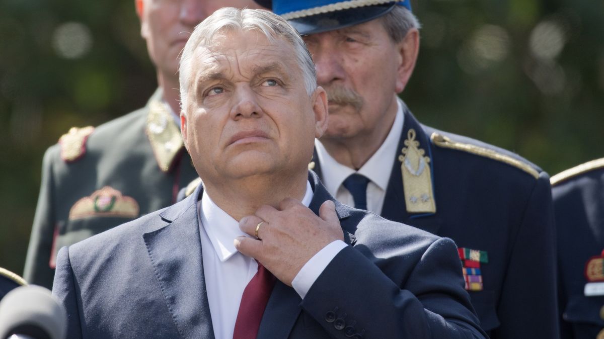 Evropa se pustila do Orbána kvůli „nemíšení ras“. Doma mu padá podpora
