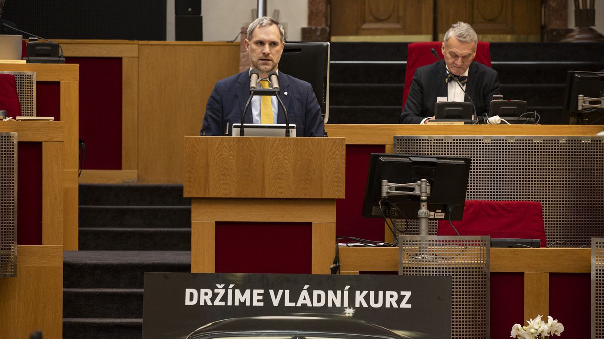 Rozhádané zastupitelstvo. Hřibovy odměny nejsou vyřešené, vzkazuje Svoboda