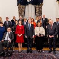 Společný snímek premiérů České republiky s manželkami a prezidentem Milošem Zemanem.