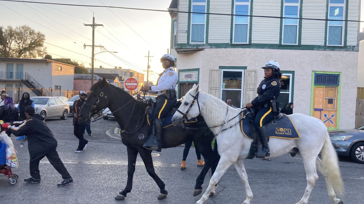 Při střelbě podél průvodu v New Orleans zahynuli dva lidé, devět je zraněných