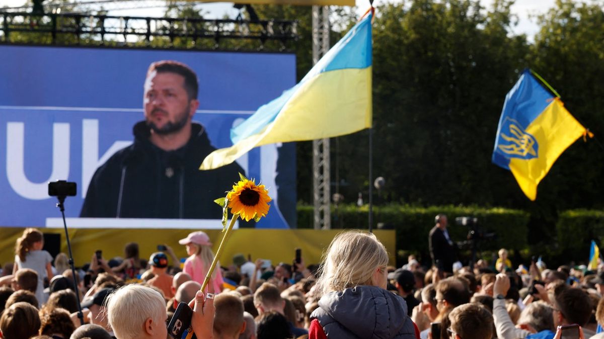 Nazlobeného Zelenského přivítaly ve Vilniusu ovace
