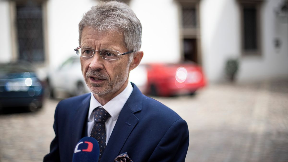 Babiš výrokem, že splníme své závazky, šéfa NATO potěšil, řekl Vystrčil