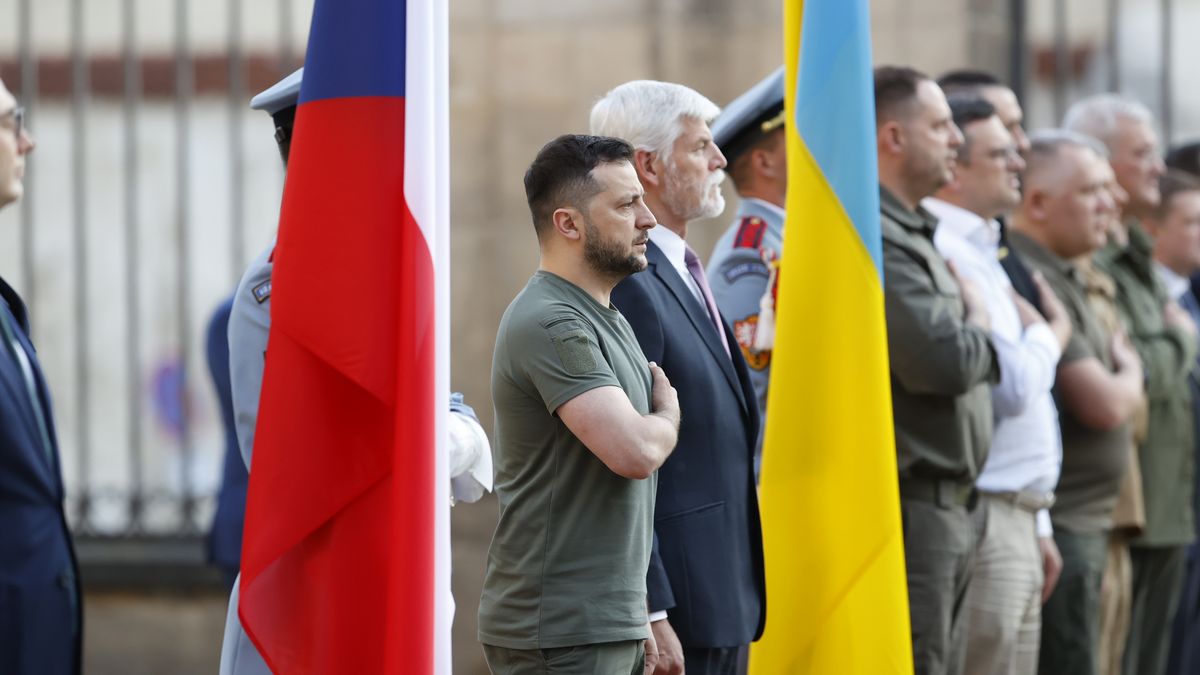 Prezident Zelenskyj uvedl, že se brzy setká se svým českým protějškem Pavlem