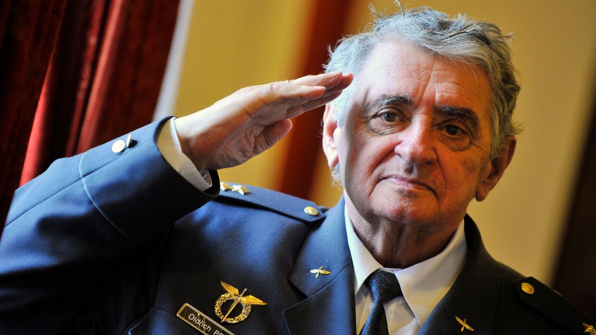Zemřel Oldřich Pelčák, jeden ze dvou Čechů vycvičených pro lety do vesmíru
