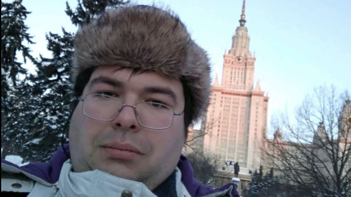Kdo hájí dezinformátory: Arcibiskup svaté korony, který věří na chemtrails