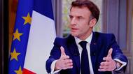 Macron si během rozhovoru sundal hodinky. Kvůli jejich ceně, tvrdí kritici
