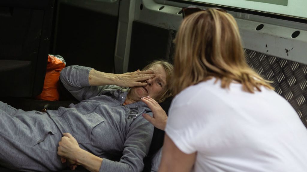 Zůstala poslední lékařkou v Bachmutu. „Babičky si pod palbou chodily pro léky“