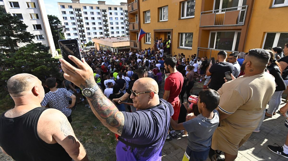 Napětí sílí. „My jsme tady doma,“ křičeli Romové na Ukrajince v Krupce