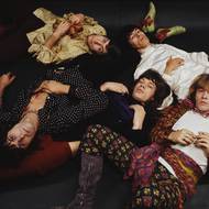 „Stouni“ brzy zdolávali čela hitparád a pozornost začaly budit i zprávy, jakou výtržnost ztropili, jaké drogy mají zrovna v oblibě nebo kdo měl v posteli víc žen. Skupinový snímek kapely v roce 1968.