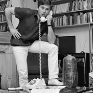 Filmy začal točit už za studií na filmové akademii v Lodži. Už celovečerní debut Nůž ve vodě z roku 1962 vynesl Polanskému nominaci na Oscara za nejlepší zahraniční film. (Na snímku Roman Polanski ve své kanceláři v Londýně kolem roku 1965.)