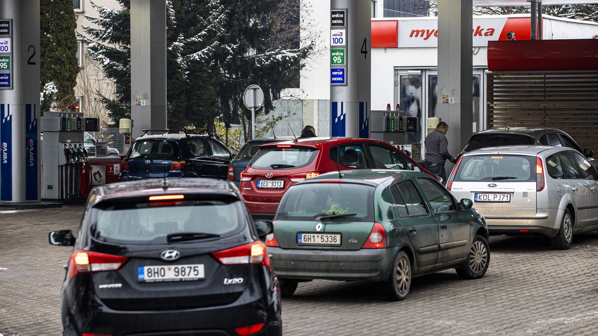 Benzin v Česku od minulého týdne mírně zlevnil, nafta dále zdražila