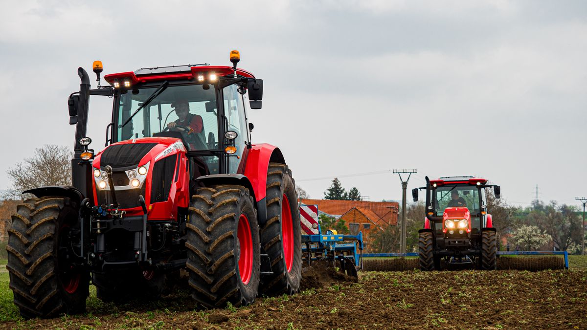 Traktory vyjely i v Česku. Protestní jízda má podpořit německé farmáře