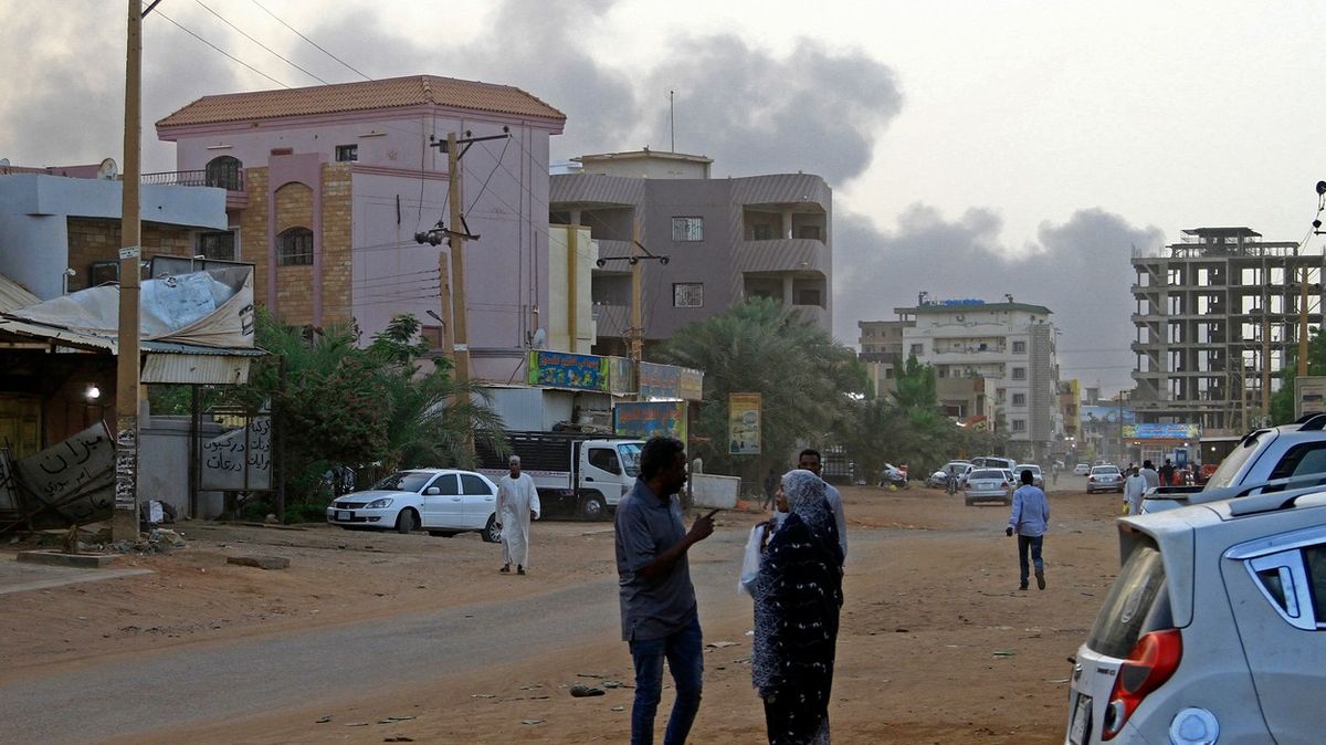 Unijní velvyslanec v Súdánu byl napaden. Střílelo se i na americký konvoj