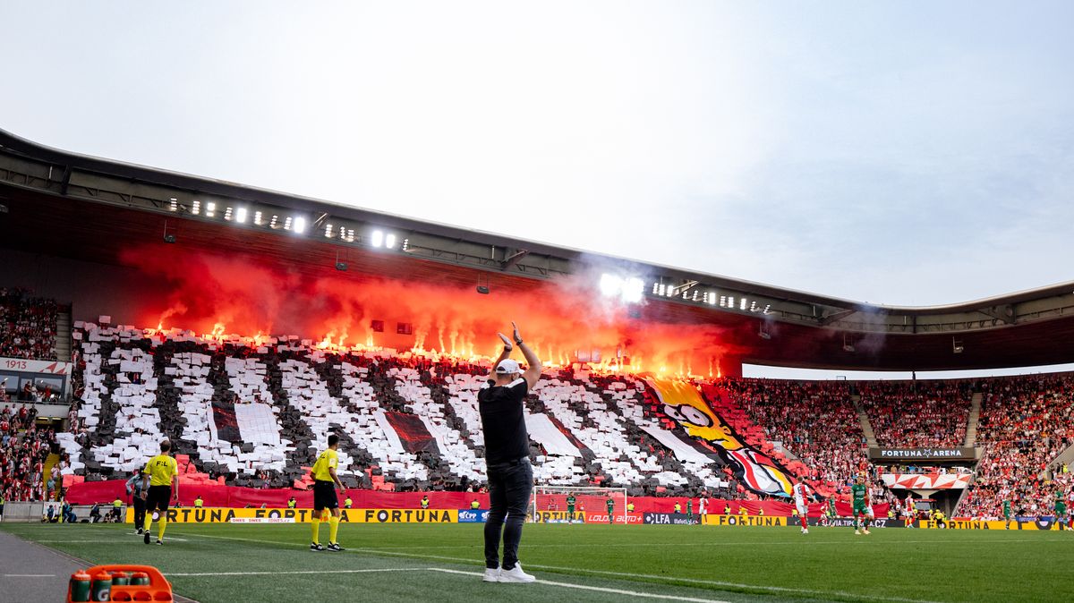 Pivo v lize: Slavia zkracuje fronty technologiemi, Spartu limituje Letná