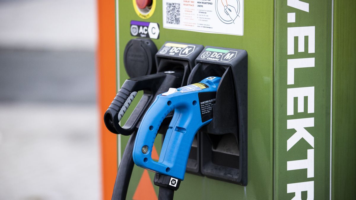 Stovky nových nabíječek. Česko se připravuje na nová elektroauta
