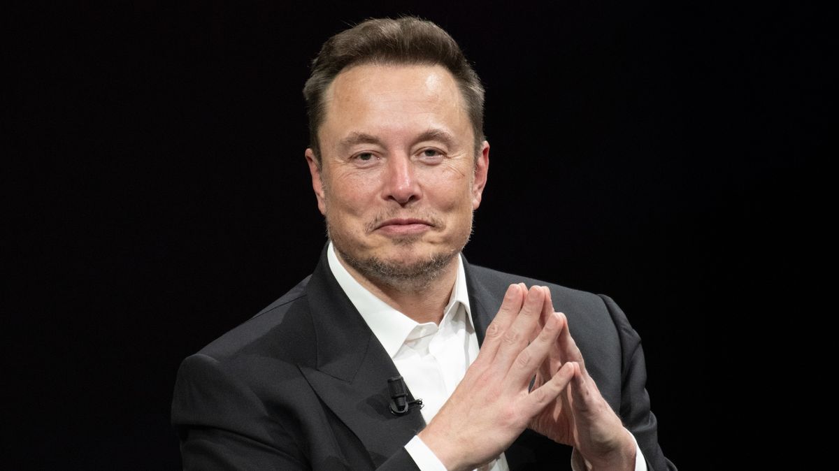 Britský novinář: Musk je vedle, Starmer obětem masového znásilňování pomohl