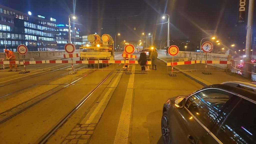 Pražské tramvaje nesmějí jezdit po Libeňském mostě