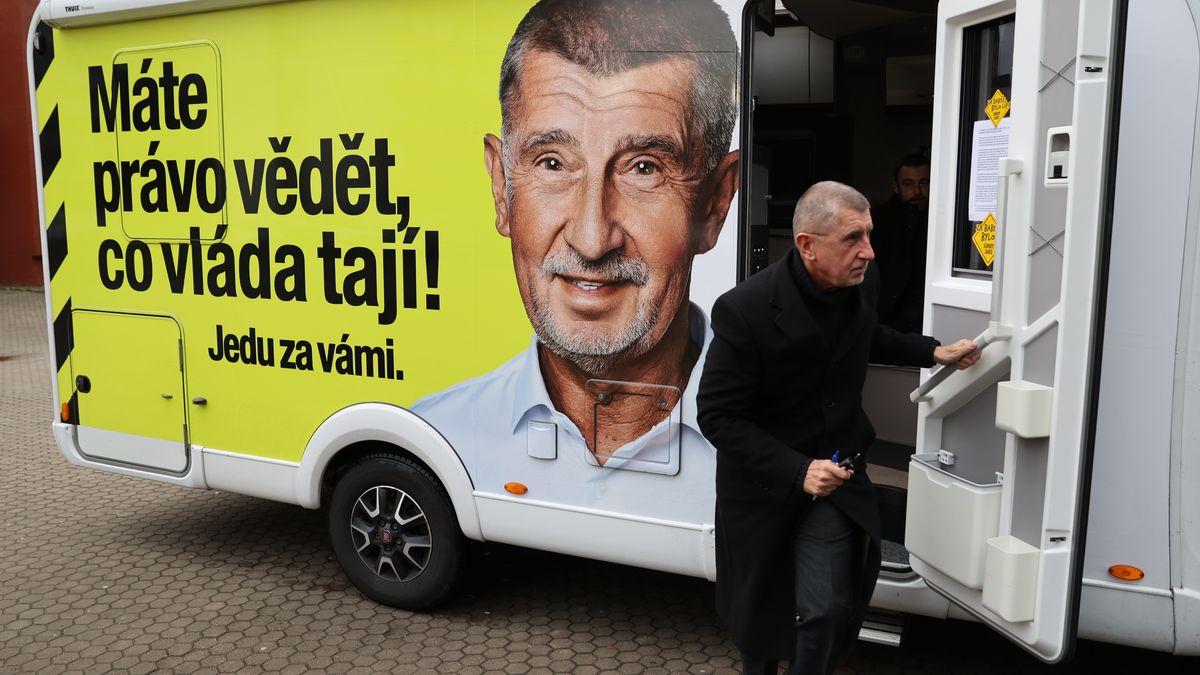 Babiš opět vyrazil obytňákem. Parkoval však, kde neměl