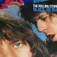 S Rolling Stones vydal 30 studiových alb, v tomto počtu jsou ale zahrnuty britské a americké verze některých jednotlivých alb z počátků. K tomu vydali Rolling Stones desítku živých nahrávek a několik desítek kompilací. 
