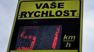 Mezi obcemi a vládou doutná spor o miliardy z pokut za rychlou jízdu