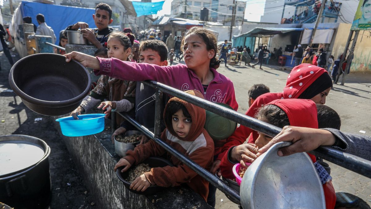 Přes provizorní americké molo dorazila první humanitární pomoc pro Gazu