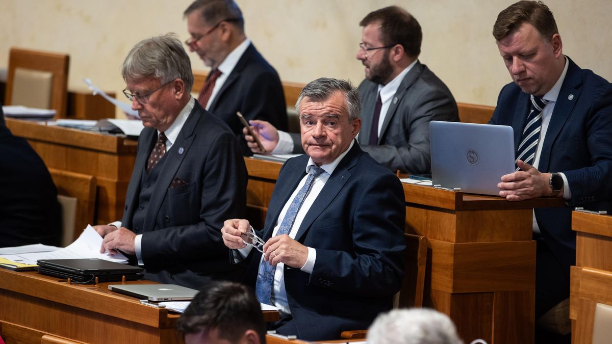 Lidé budou volit nástupce zesnulého Krause v Senátu 17. a 18. ledna