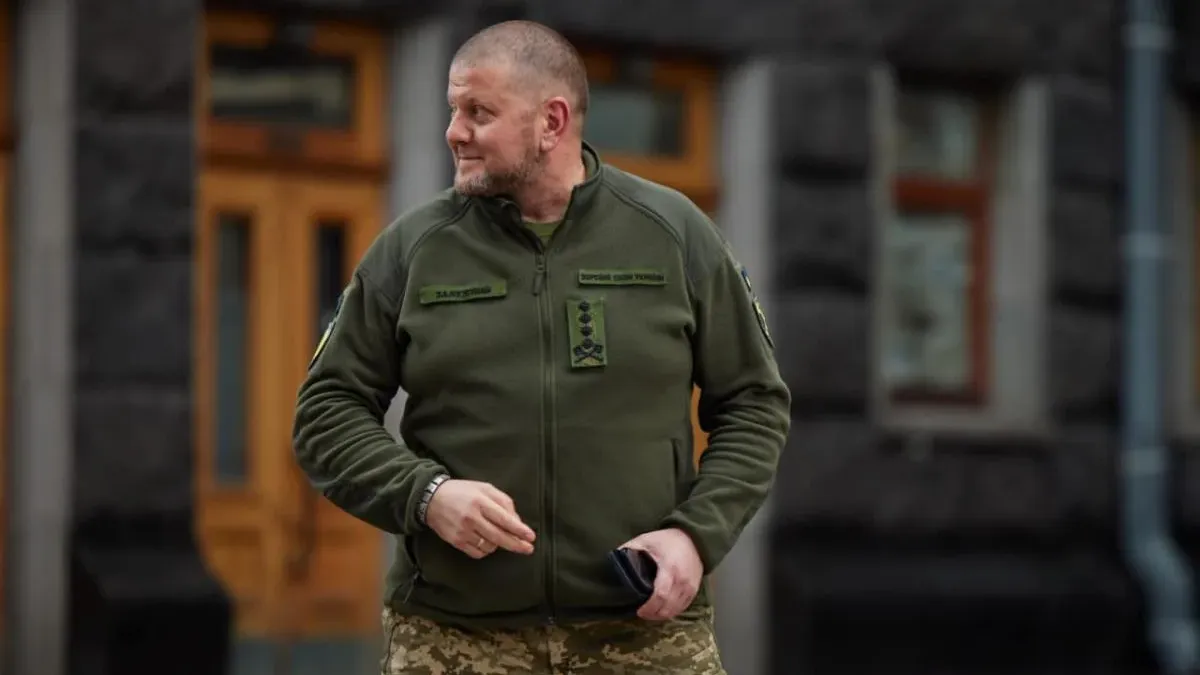 Den tidligere ukrainske hærens sjefstrateg Zaluzhny er på vei til ambassaden i London