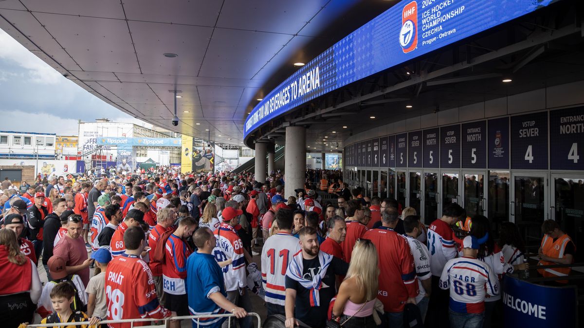 Hokejový svaz obehrál DPH. Lístky na mistrovství zprvu prodával bez daně