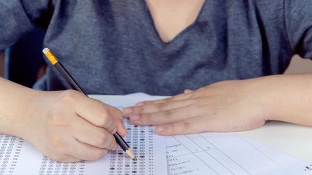 Stát zveřejňuje výsledky přijímaček. Školáci zjišťují, kam se dostali