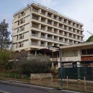 Varoša byla až do roku 1974 výstavním místem kyperského ostrova. Pětihvězdičkové hotely nabízely ubytování bohatým hostům a luxusní podniky se předháněly, kdo si u nich koupí značkové zboží.