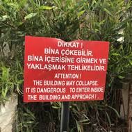 Lidé mohou pozorovat „město duchů“, jak se Varoše přezdívá, ze zpřístupněných ulic a chodníků, na pozemky a do budov však chodit nesmí. 