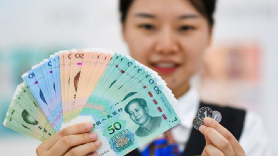 Čína tlačí jüan mezi globální měny, firmy se ale zdráhají a preferují dolar