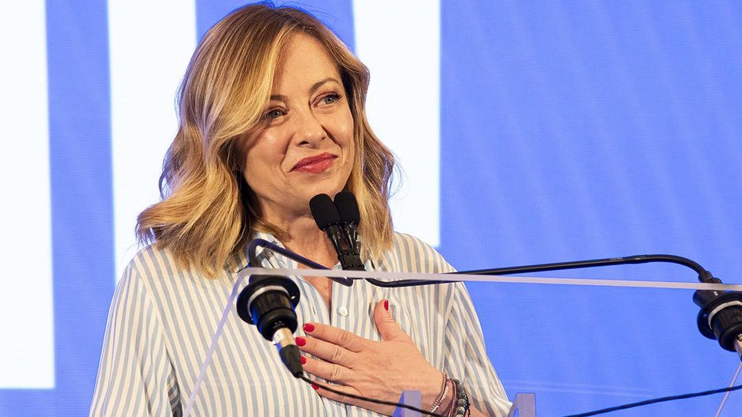 Novinářka musí zaplatit Meloniové 5000 eur za urážlivé tweety
