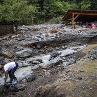 Voda odnesla všechno, co měli místní na zahradách. (Raduha, 10. srpna.)