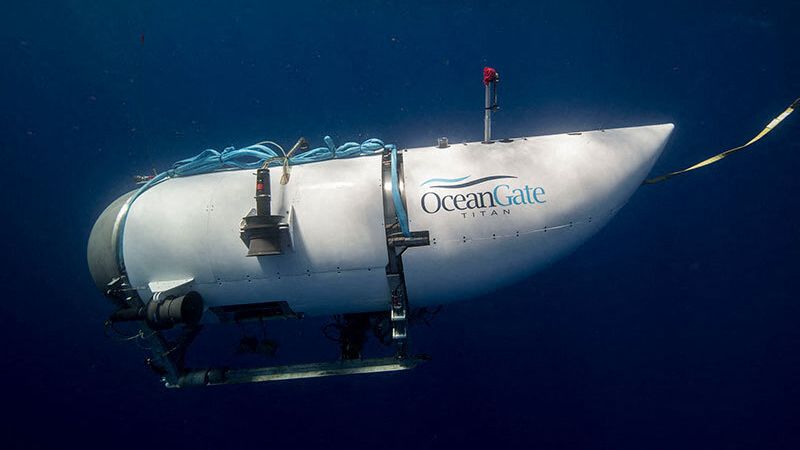 Nová naděje na záchranu ztracené ponorky. Pátrající týmy uslyšely bouchání