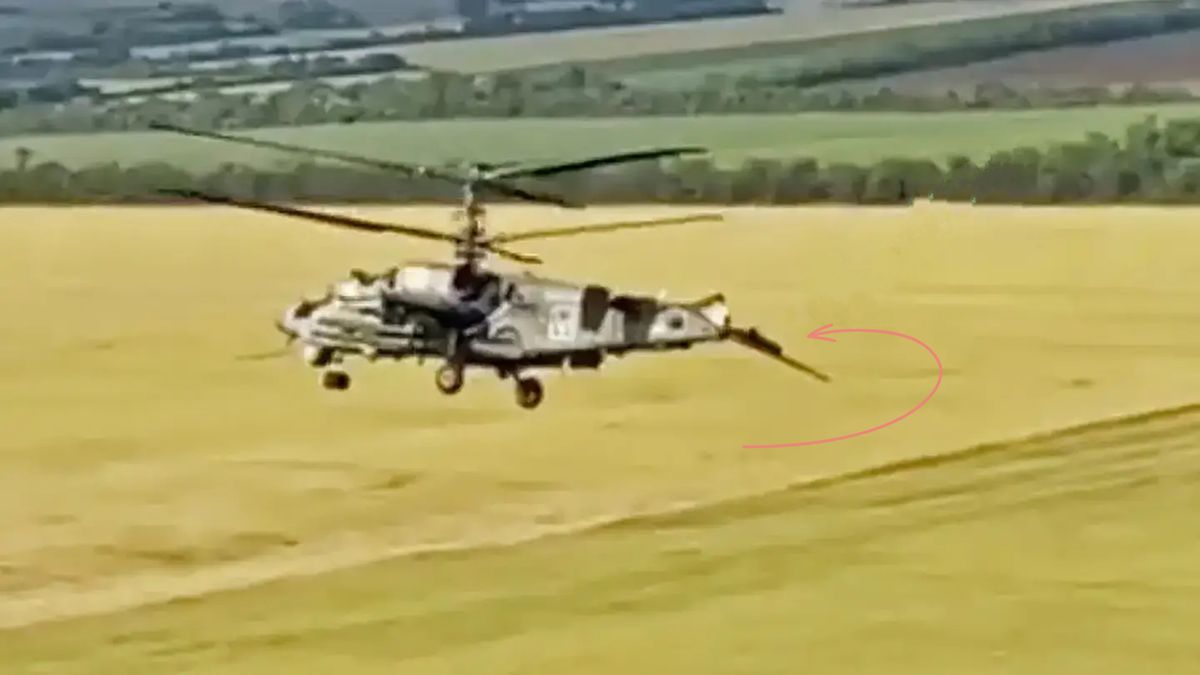 Video: Těžce poškozený ruský vrtulník Ka-52 letí nad bojištěm bez ocasu