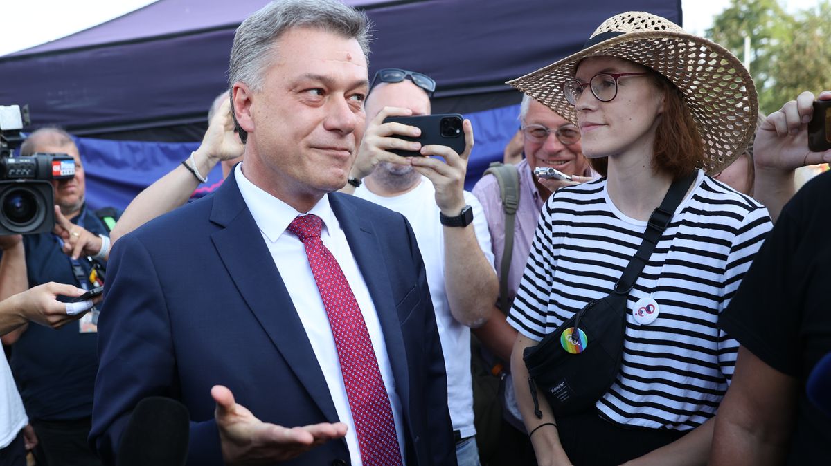 Obrazem: Jak Blažek přišel na demonstraci za jeho odvolání