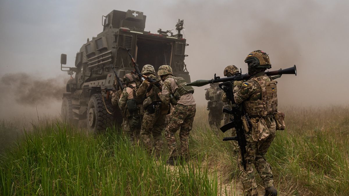 Ruské síly na východě Ukrajiny postupují, připustil Kyjev