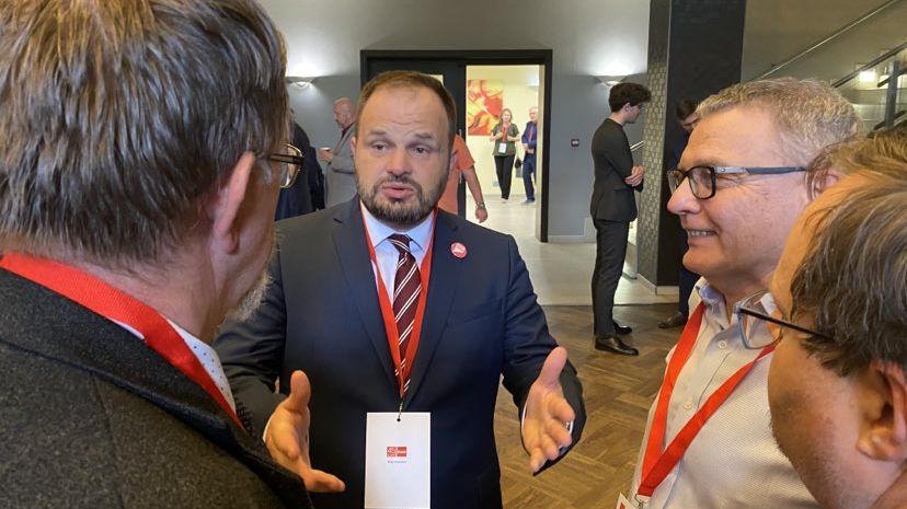 SOCDEM si našla nový cíl. Chce do sněmovny přes odvěkého rivala