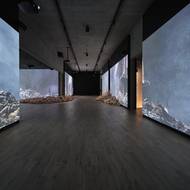 Audiovizuální projekt The Grief of Misfit Cathedrals od Lunchmeat Studio je k vidění v Kunsthalle Praha a zabývá se fenoménem opuštěných industriálních komplexů. Projekt zkoumá existenci objektu bez funkce, paměť místa a estetické hodnoty rozpadu jako součásti městského prostředí. Místa jsou zachycena pohledem 3D scanů, čímž jejich estetika zůstává alespoň částečně uchována.