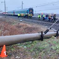 Na místě jsou poškozené troleje. Dálkové vlaky jezdí odklonem přes Havířov, vyhnou se Bohumínu a Karviné. Mezi Bohumínem a Karvinou je zavedena náhradní autobusová doprava.