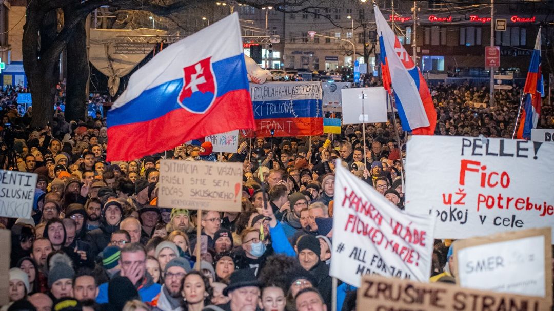 Tisíce Slováků demonstrovaly proti změnám ve fungování nevládních organizací
